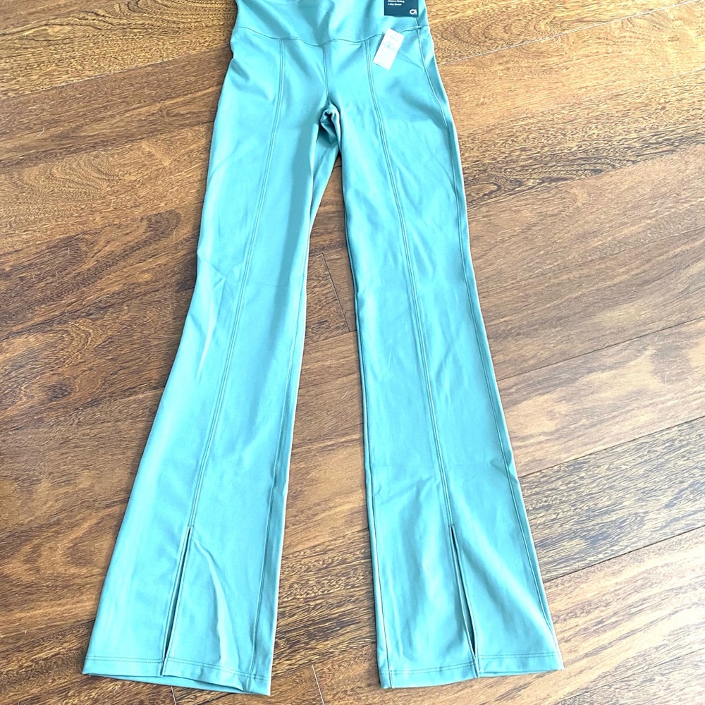 GAP eclipse flare pant - Picture 3 of 3